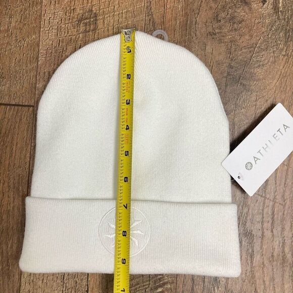 Athleta Head Start Beanie Bright White Women’s Hat One Size Workout Everyday NWT - Picture 5 of 7